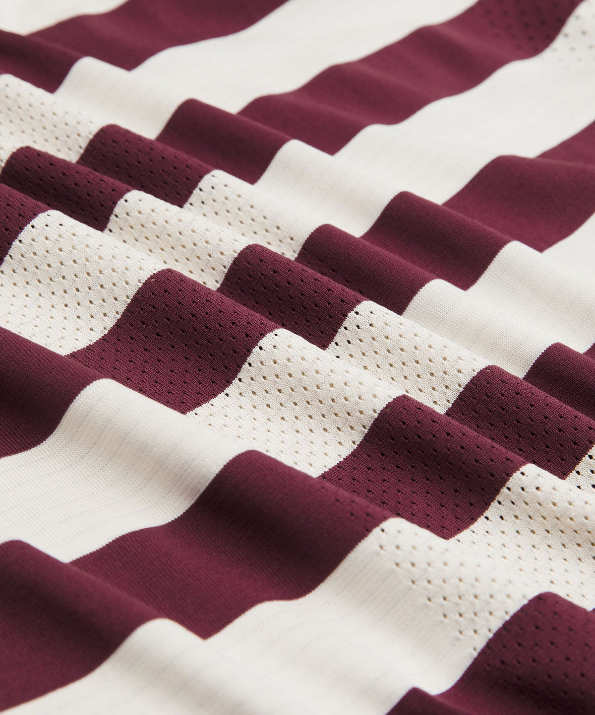 Burgundy Bay/Light Ivory