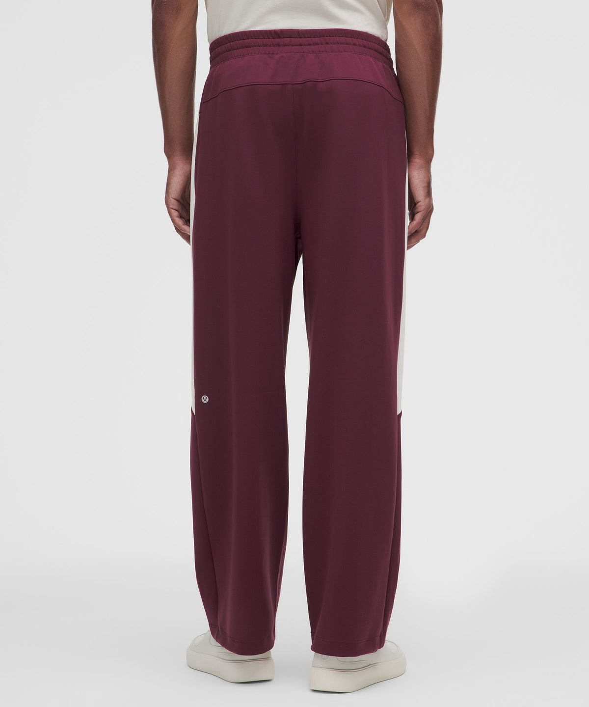 Burgundy Bay/Light Ivory