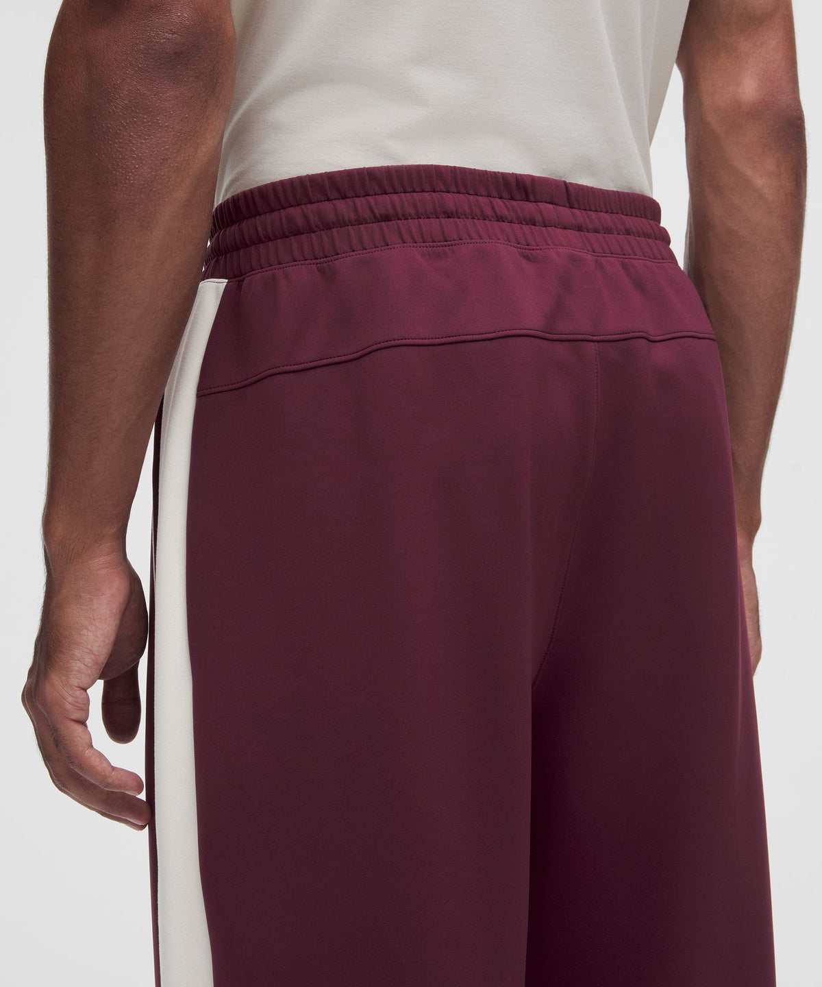 Burgundy Bay/Light Ivory