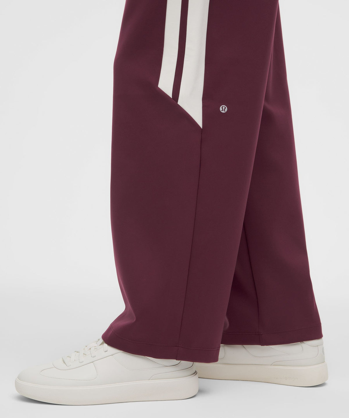 Burgundy Bay/Light Ivory