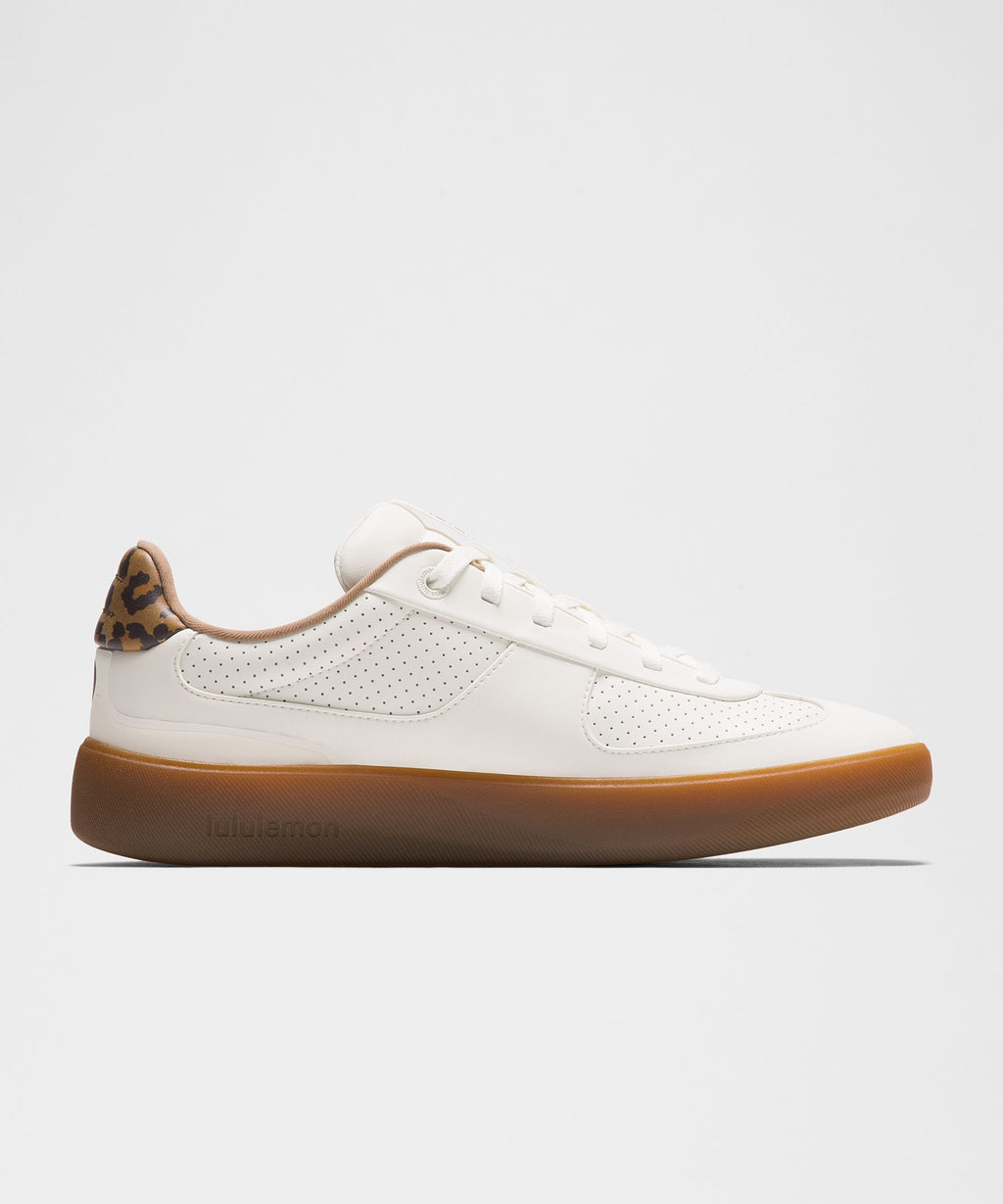 White/Cinnamon Stick/Walnut Crunch