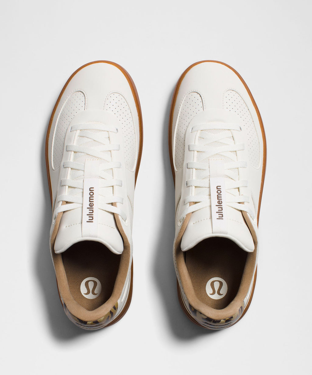 White/Cinnamon Stick/Walnut Crunch