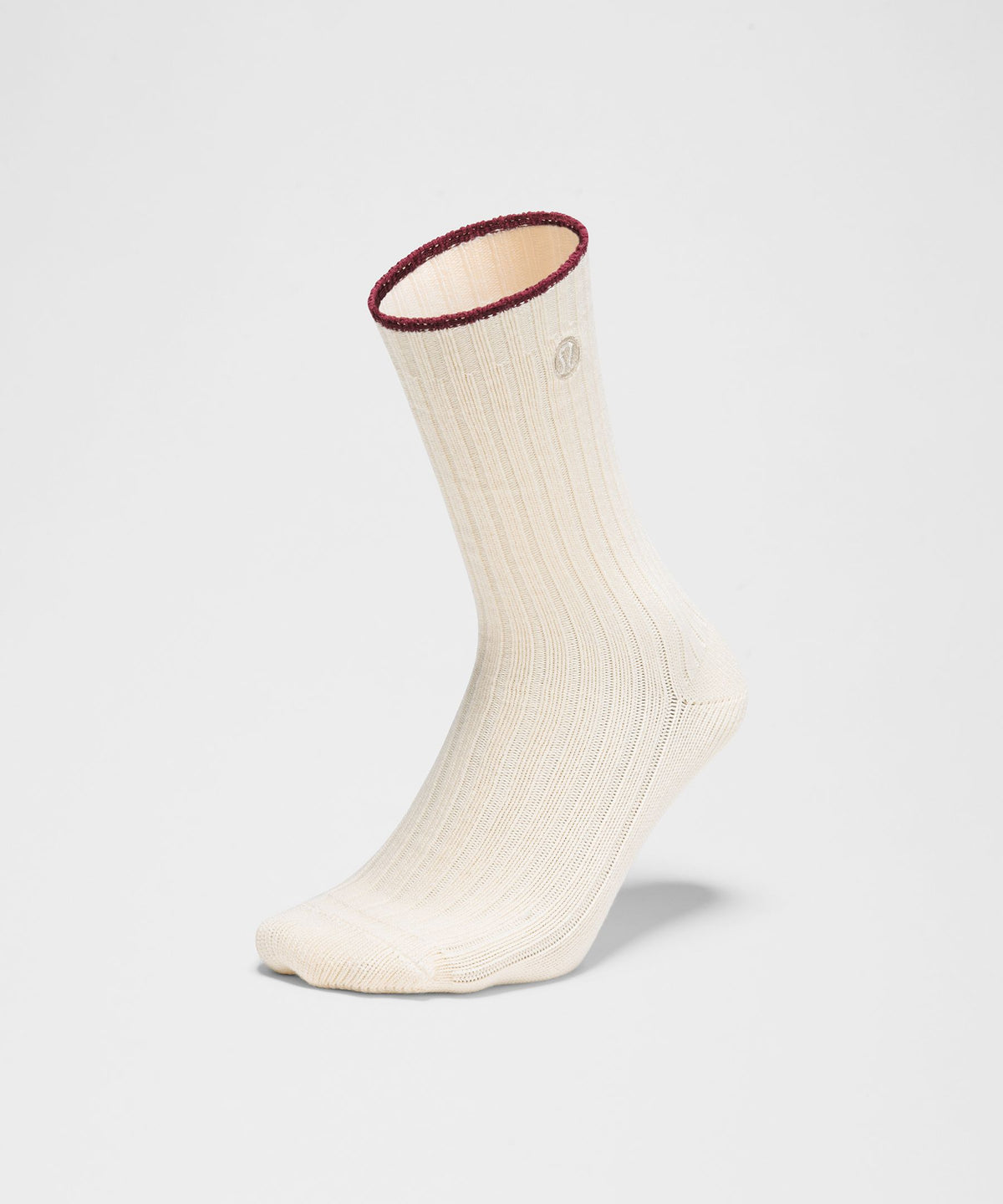 Light Ivory/Burgundy Bay