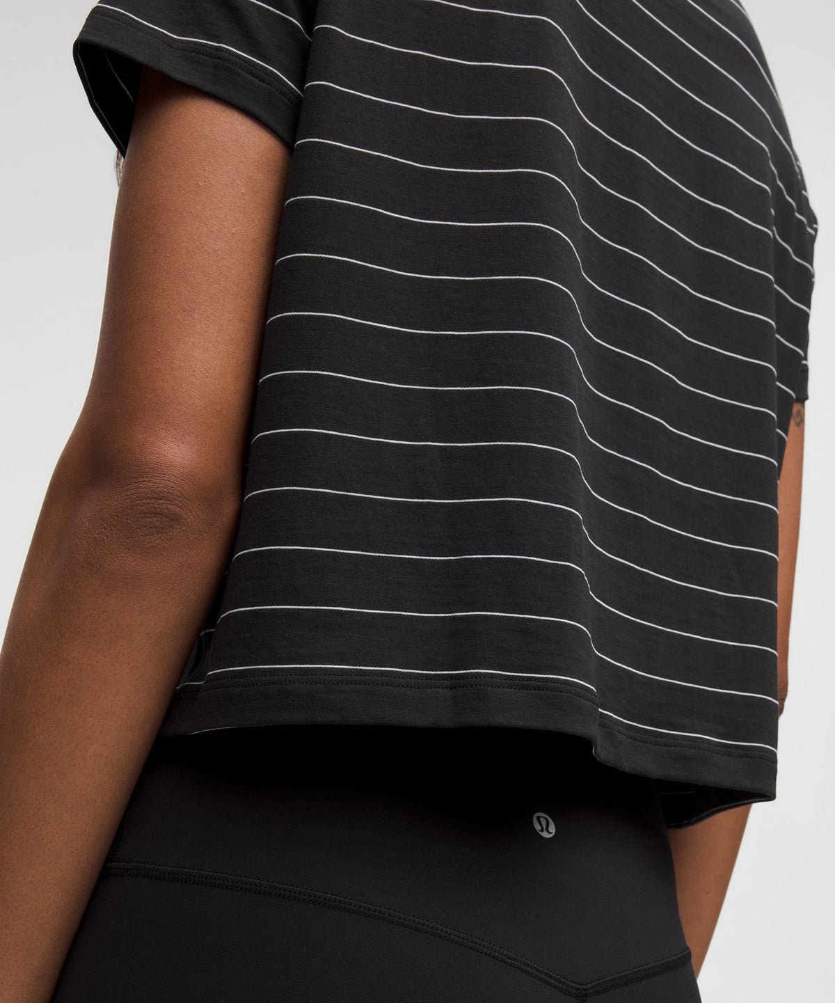 Short Serve Stripe Black White
