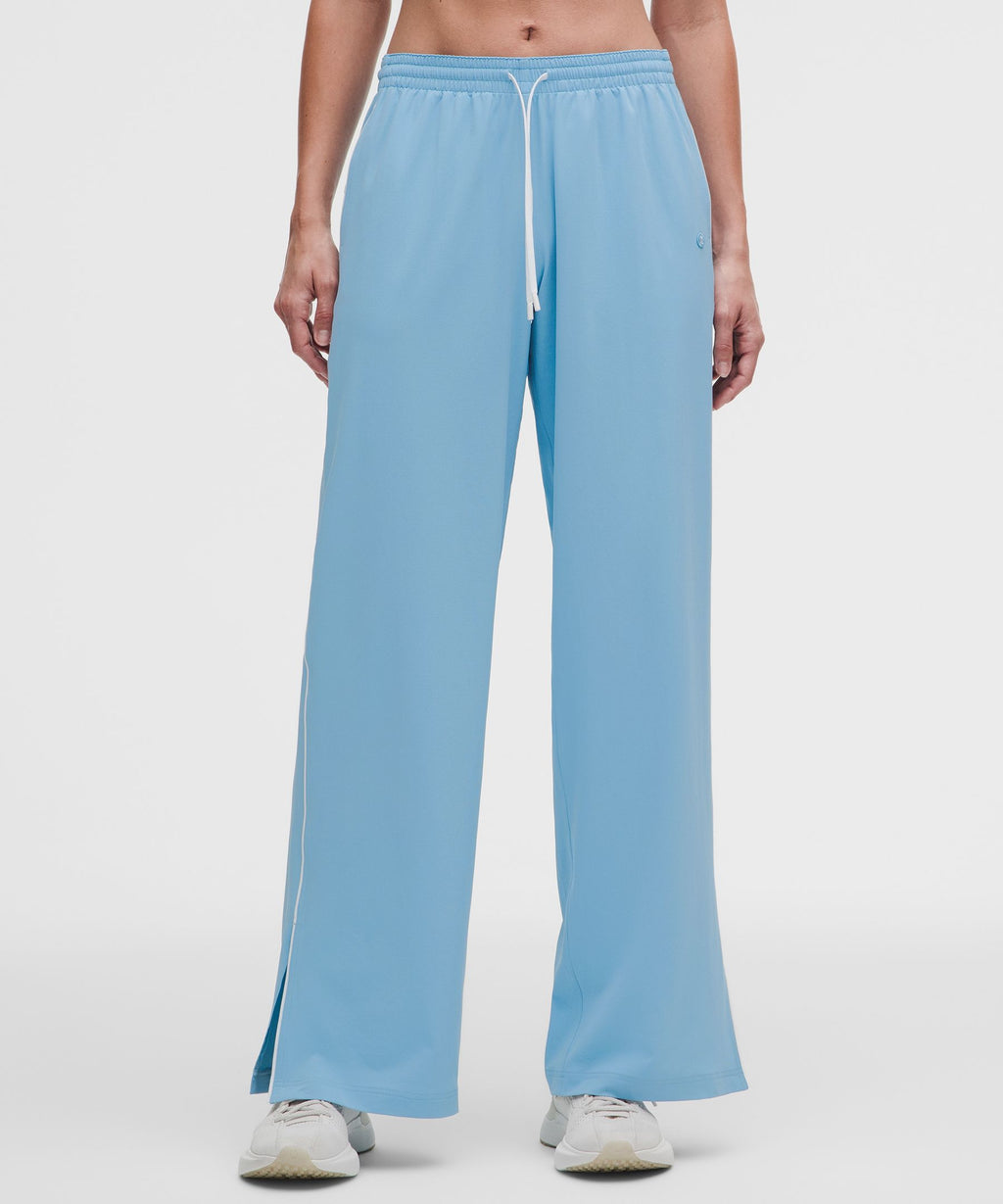 Dreamy Blue/White