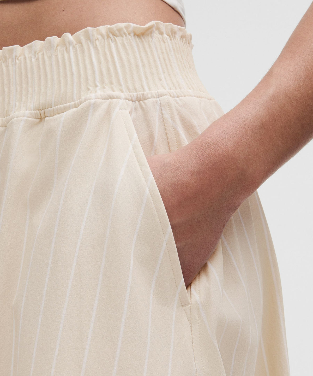 Upright Stripe Max White Light Ivory
